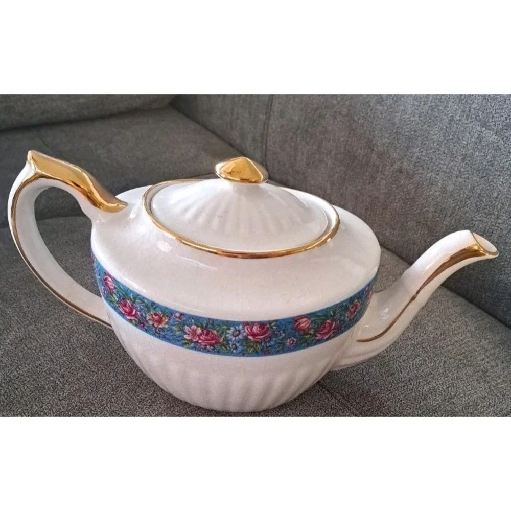 Vtg Rare Gibson Staffordshire Ribbed Floral Teapot White Porcelain‎ Gold Trim
